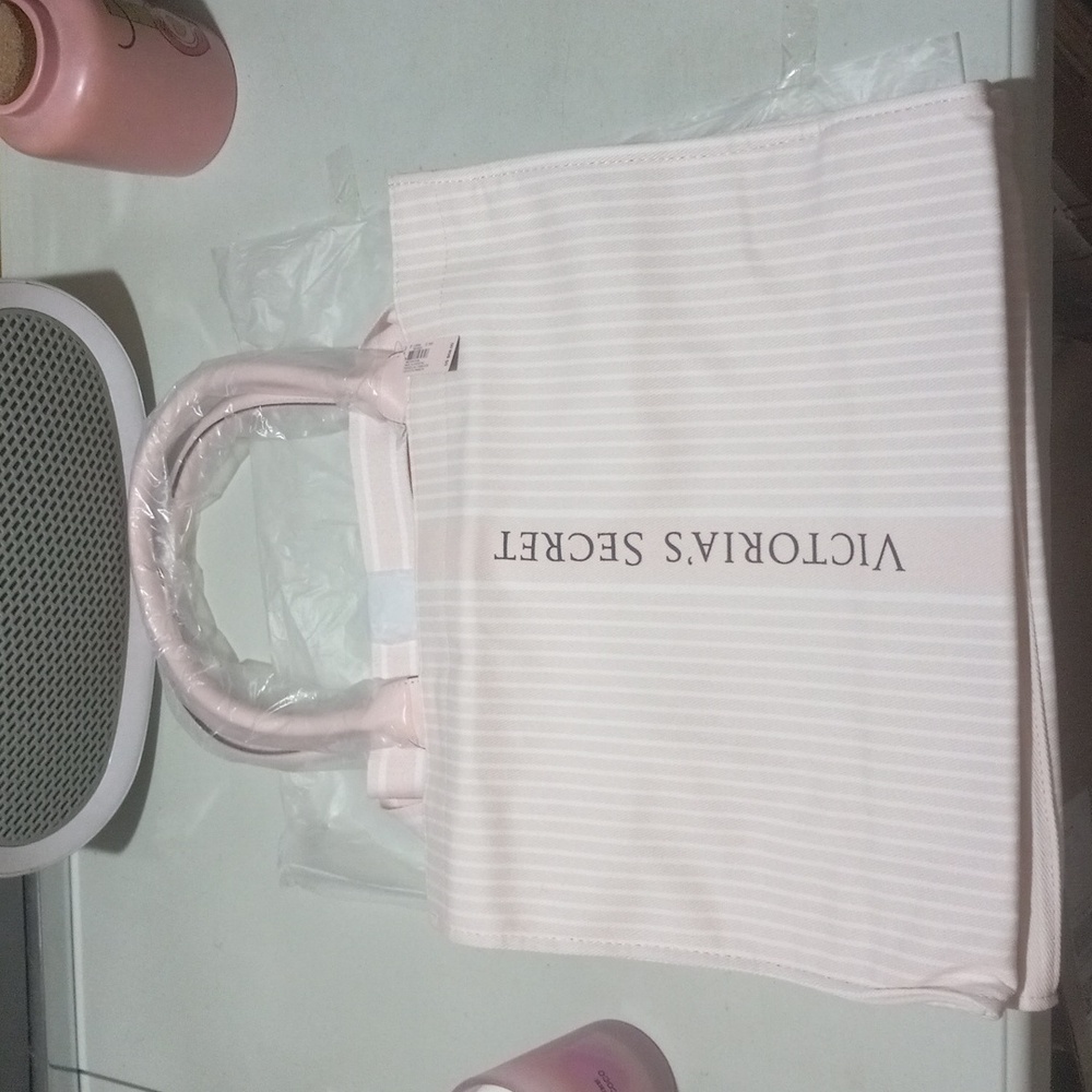 NWT. Victoria's Secret Tote.